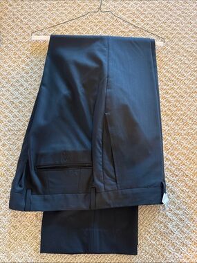 Men’s Pazoni black dress pants 100% wool flat front sz 34 waist 31” inseam
